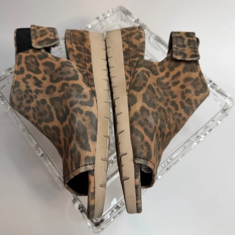 Nurture Mighen leopard sling back fabric wedge- size 7